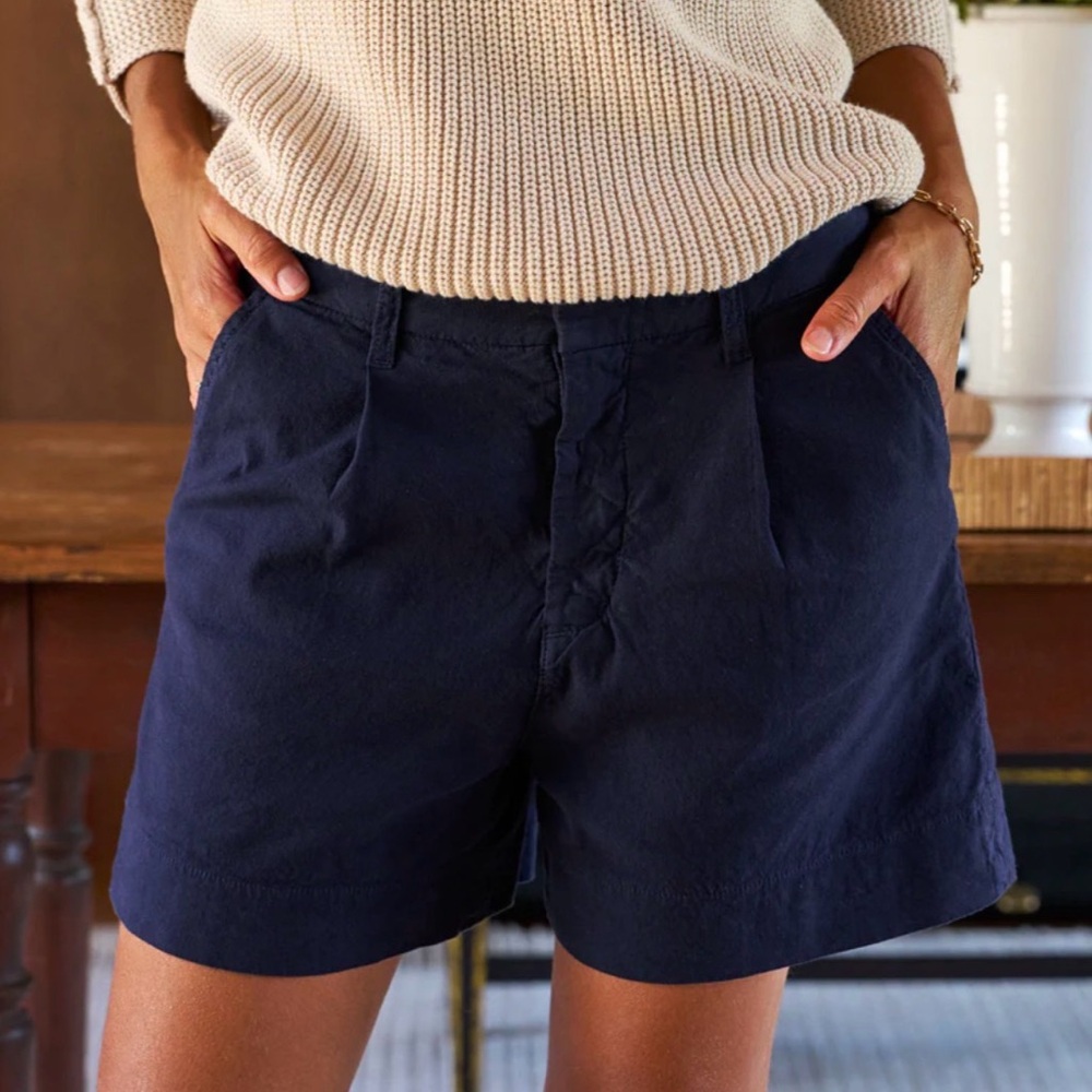 Frank & Eileen WATERFORD 4.5"
Walking Short